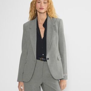 Aritzia Babaton
(Re)ssential Producer Heather Gray Blazer -Size 6 NWT